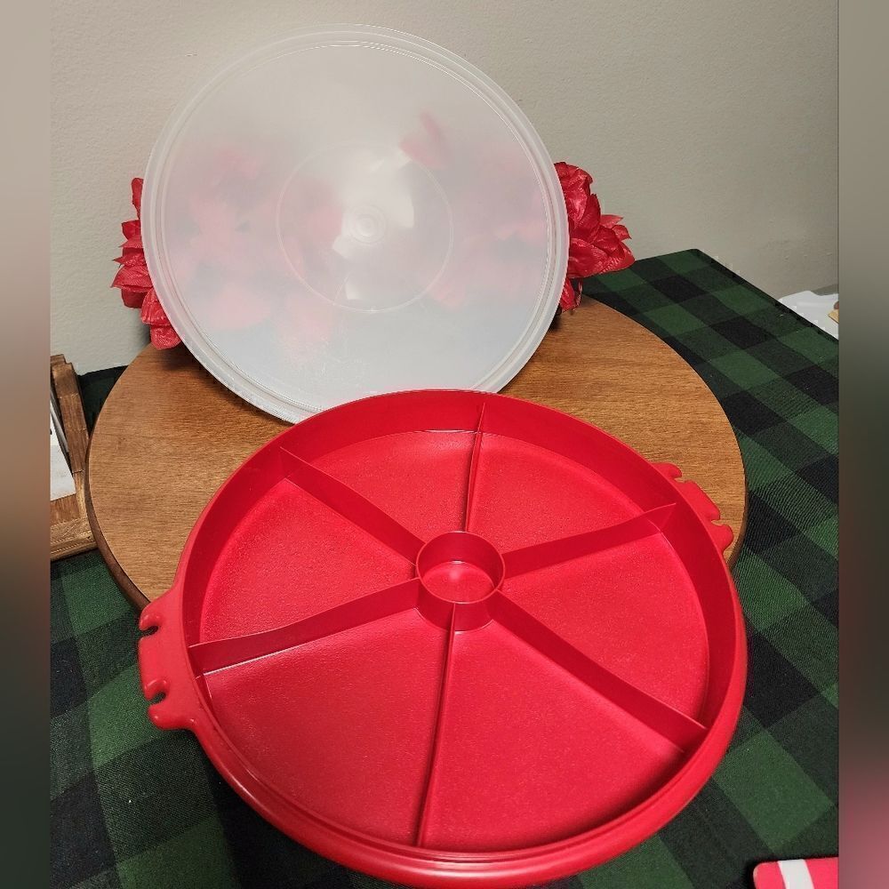 Tupperware Covered serving dish - Picture 6 of 8